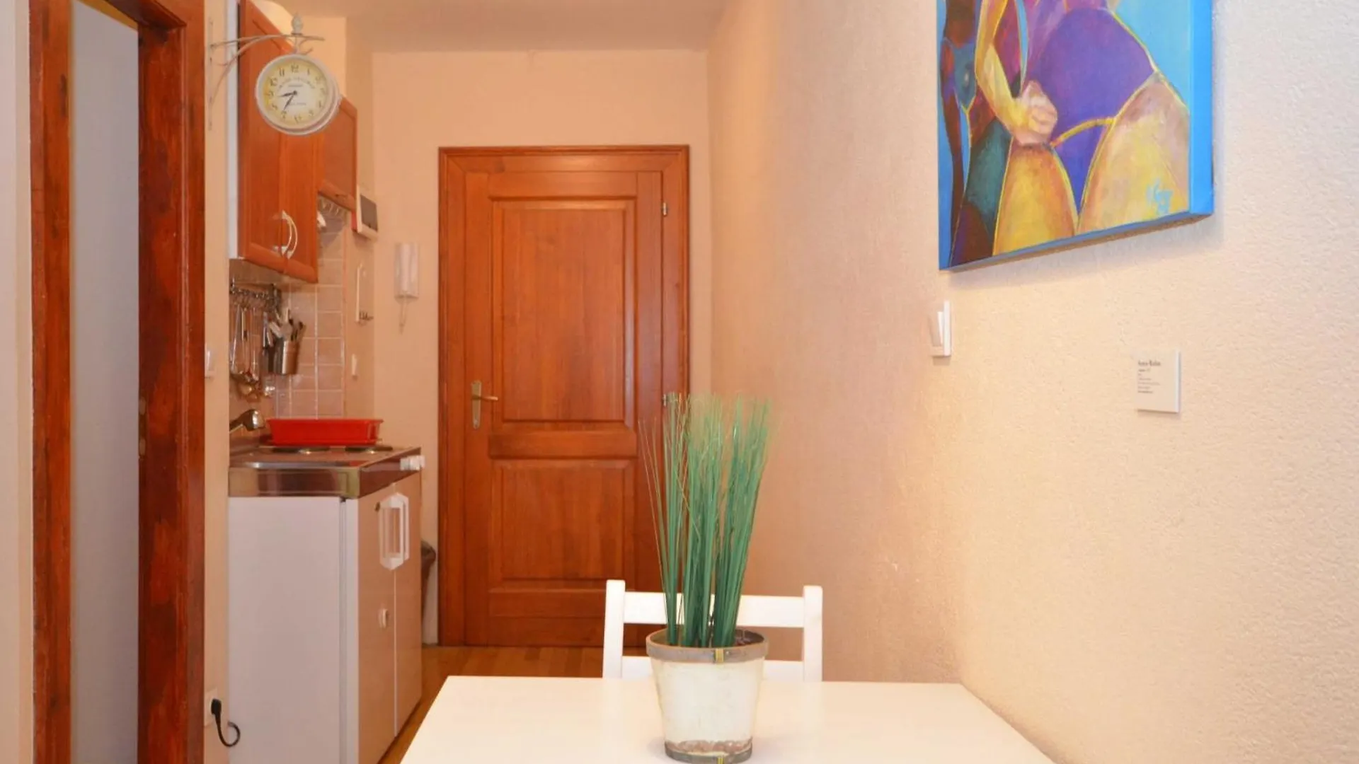 Simple And Sunny Studio Apartment Rovinj